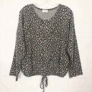 Free Kisses Animal Print Long Sleeve Sweater Size Large